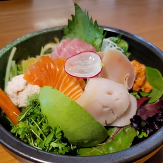 VG5-SASHIMI SALAD