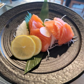 SA8-SALMON SASHIMI